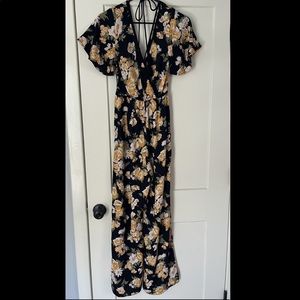 Xhilaration floral jumpsuit!!//size-woman’s XS
